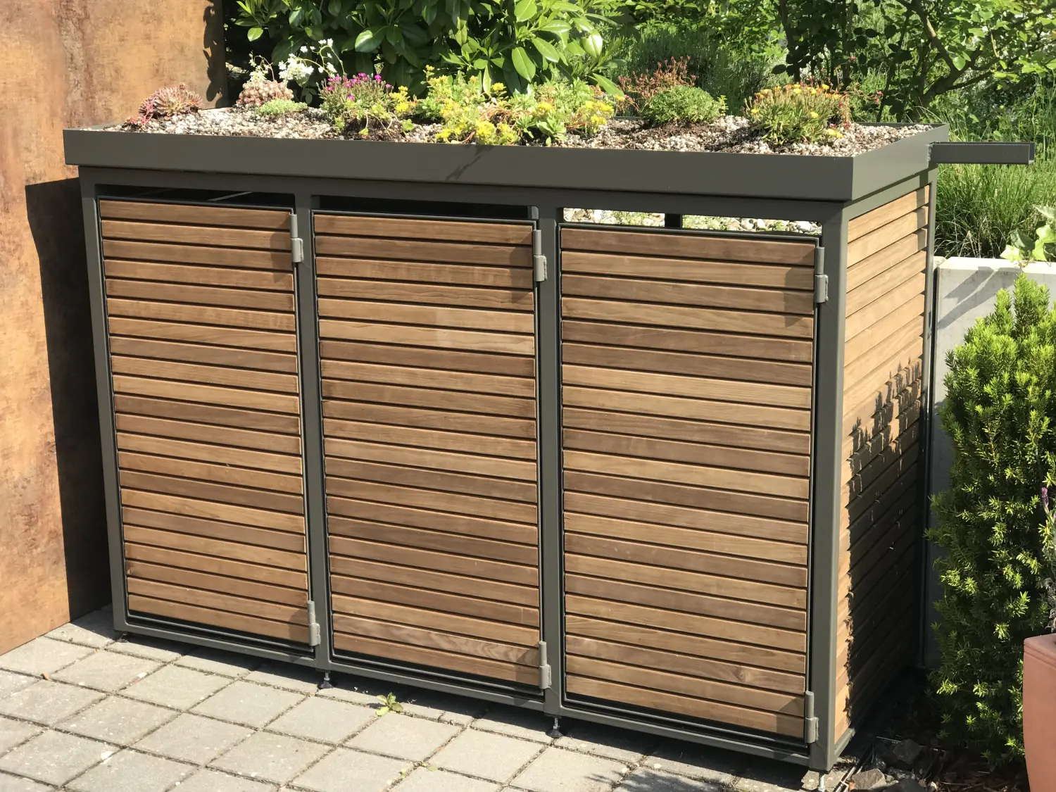 Maßgeschneiderte Mülleinhausungen – Praktisch und ansprechend von B&L GbR  